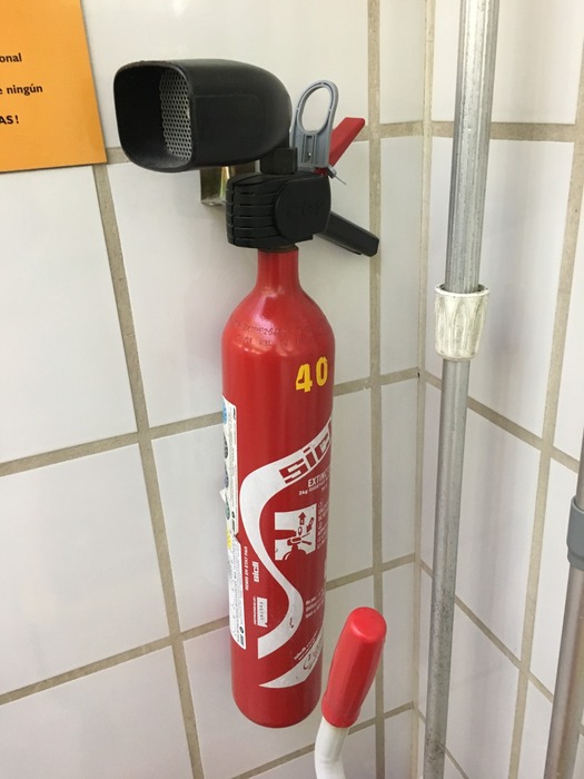 消火器写真館 フランスの消火器 新潟の道路探索屋の趣味のページ